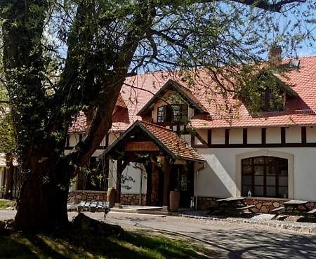 Hotel Pod Lipami Löwenberg in Schlesien Exterior foto